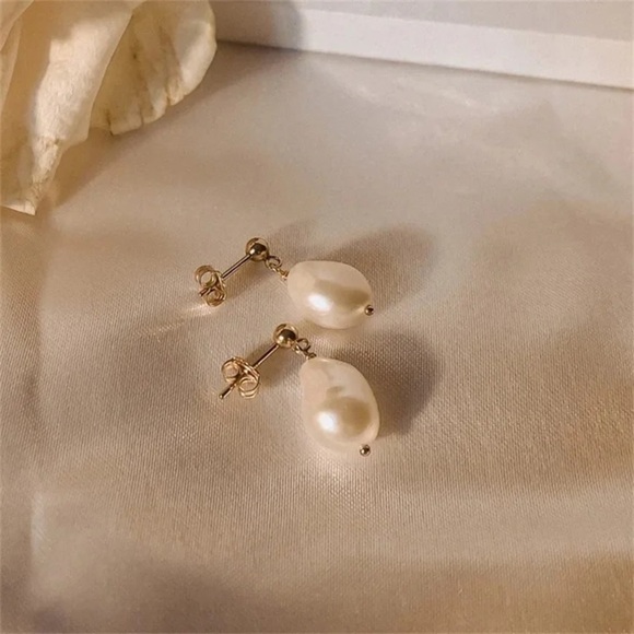 Delicate 14K Gold Plated *Pearl Dangle* Earrings - Picture 4 of 9